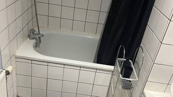 Asciugacapelli, asciugamani, sapone, carta igienica