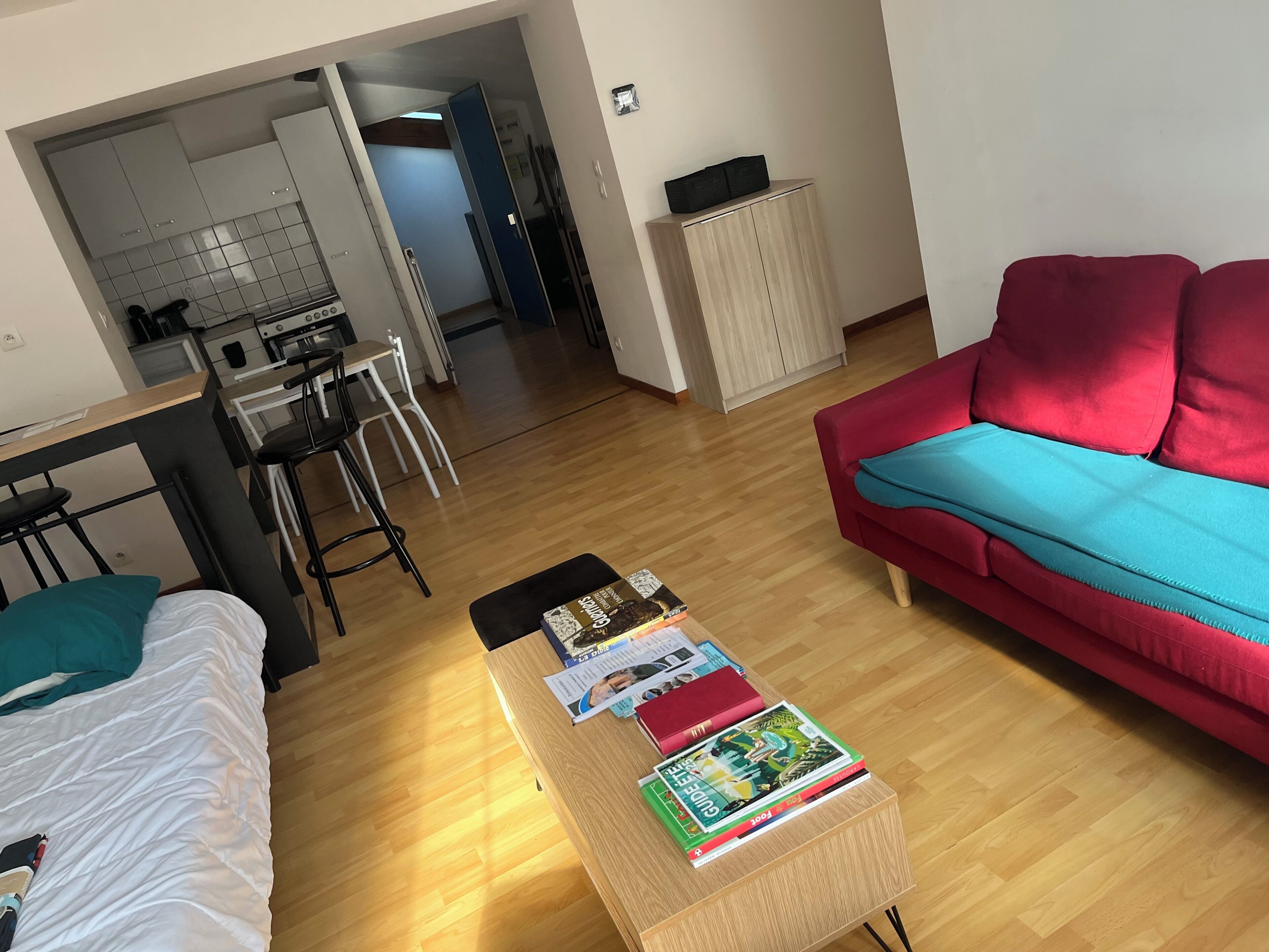 2 chambres, fer et planche à repasser, Wi-Fi, draps fournis