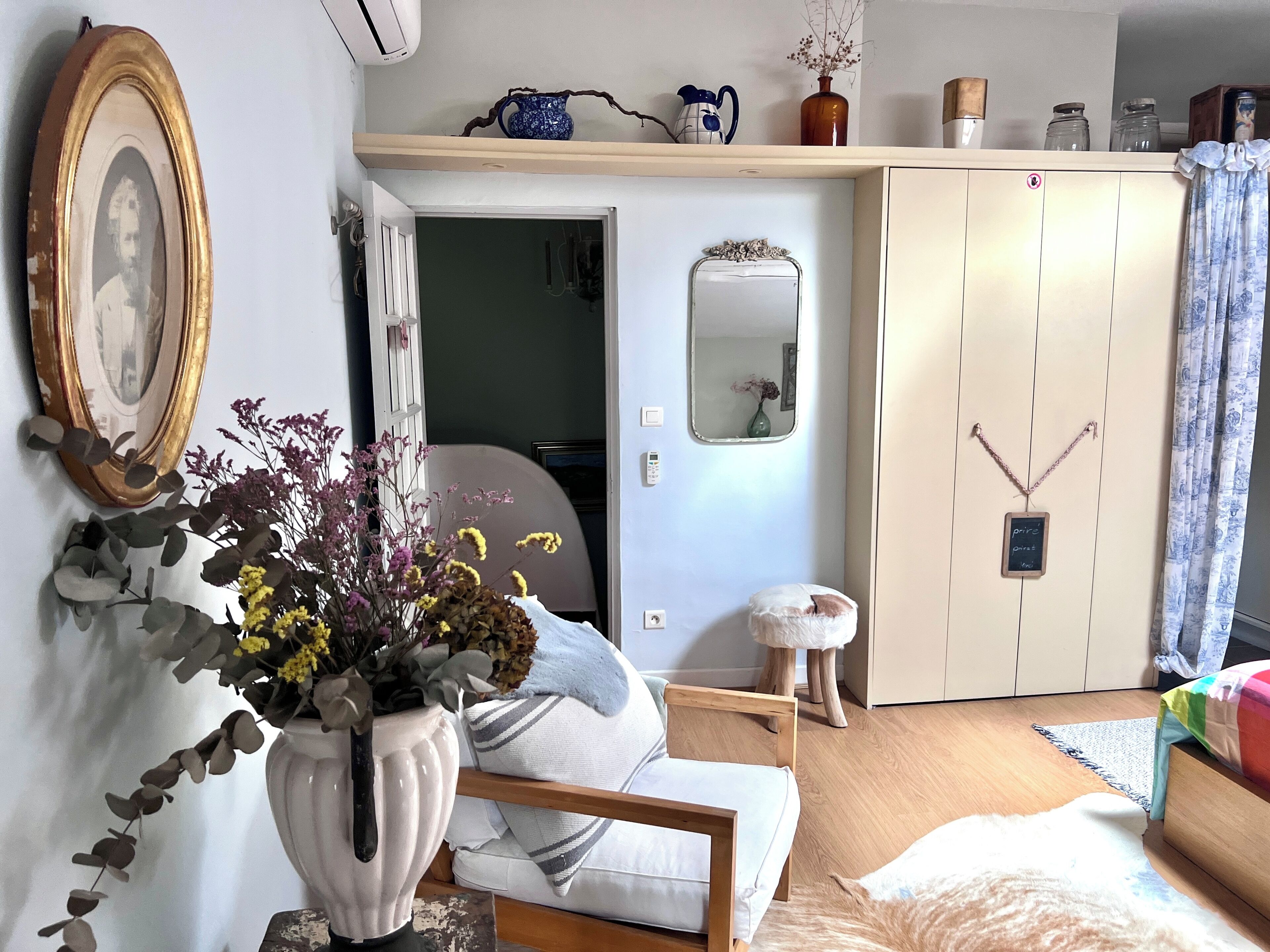 Deluxe dubbelrum - 1 queensize-säng - privat badrum - utsikt mot trädgården | Skrivbord och gratis wi-fi