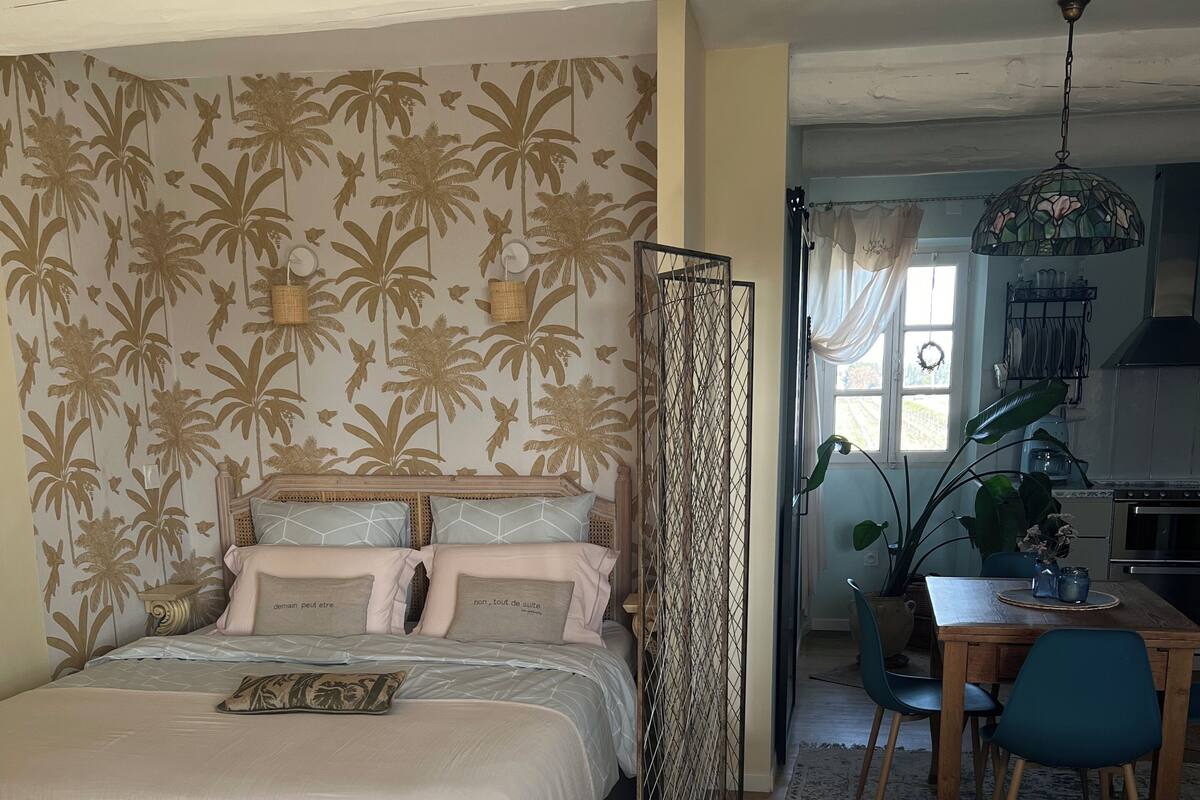 Comfort Apartment, Vineyard View | Desk, free WiFi