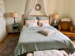 Comfort-Doppelzimmer, eigenes Bad, Blick auf den Weinberg