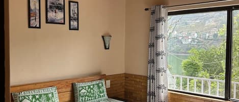 Deluxe Double Room, City View | Desk, free WiFi