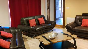 TV, fireplace, ping pong, stereo