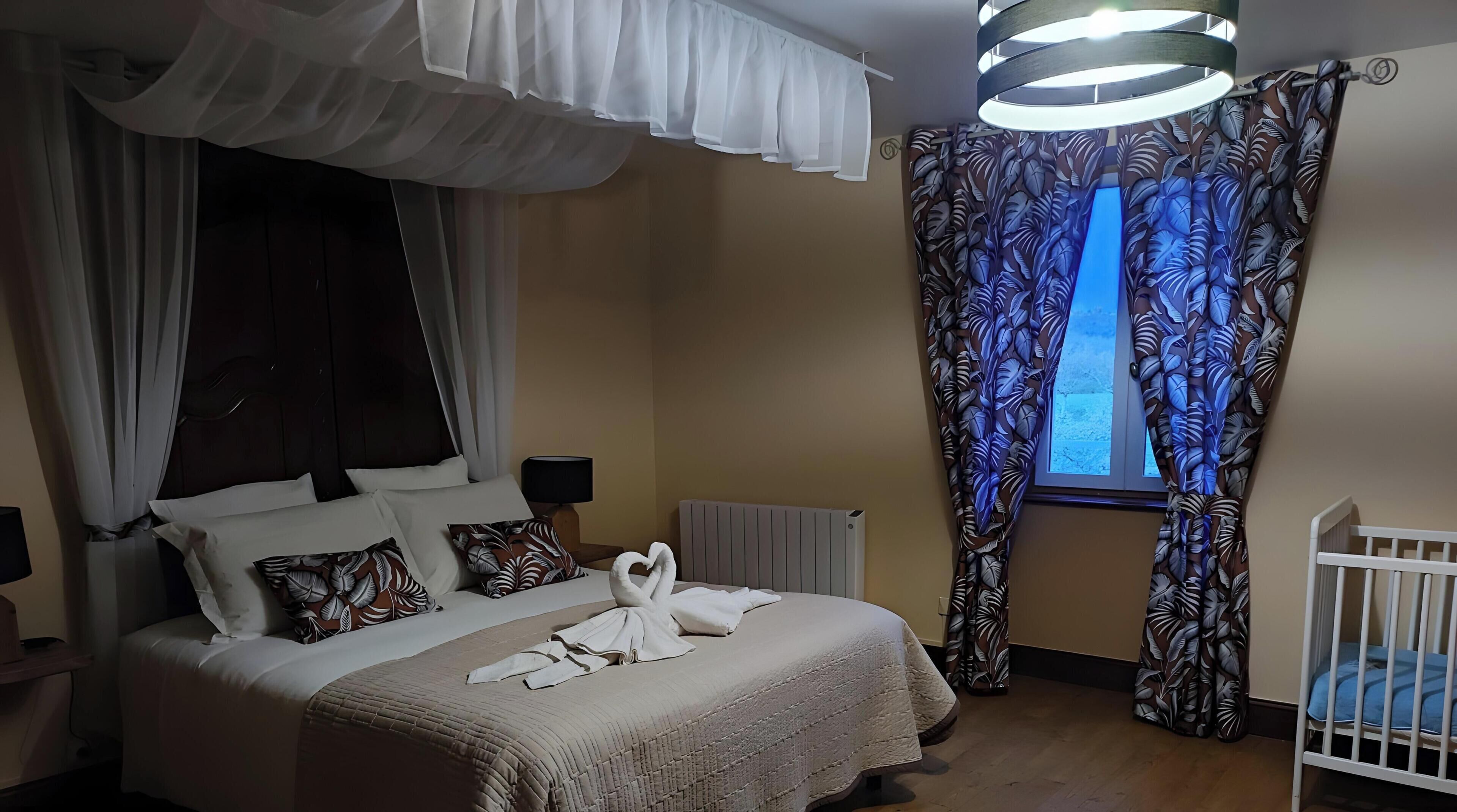 6 chambres, fer et planche à repasser, Wi-Fi, draps fournis