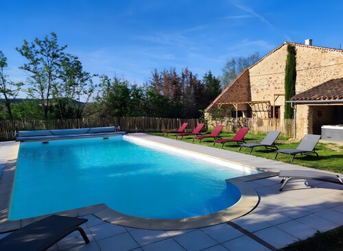 Gîte Fleur De Pastel - 4 Épis - avec piscine privée, terrasse et Wi-Fi