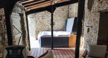 Gîte Fleur De Pastel – 4 Épis – Private Pool, Terrace & Wi-Fi