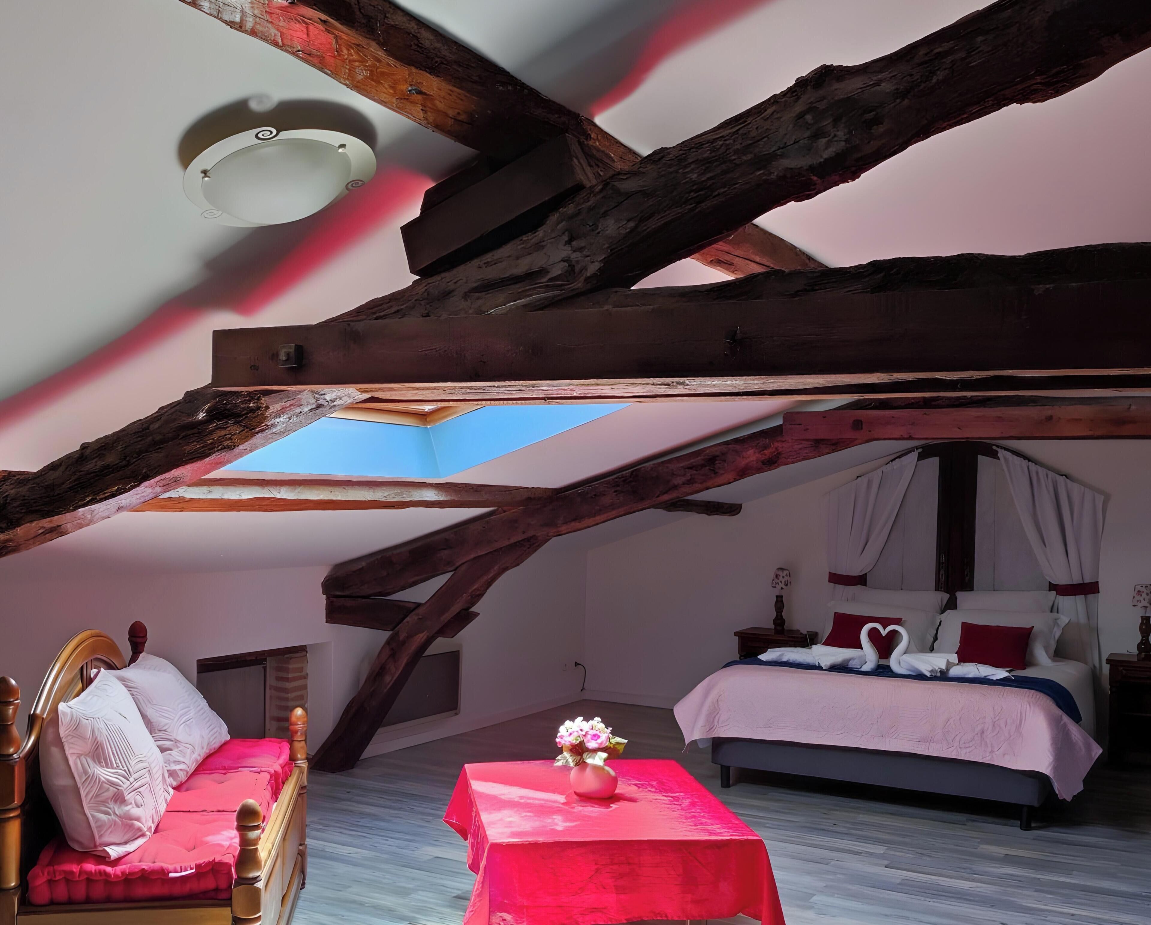 6 bedrooms, iron/ironing board, WiFi, bed sheets