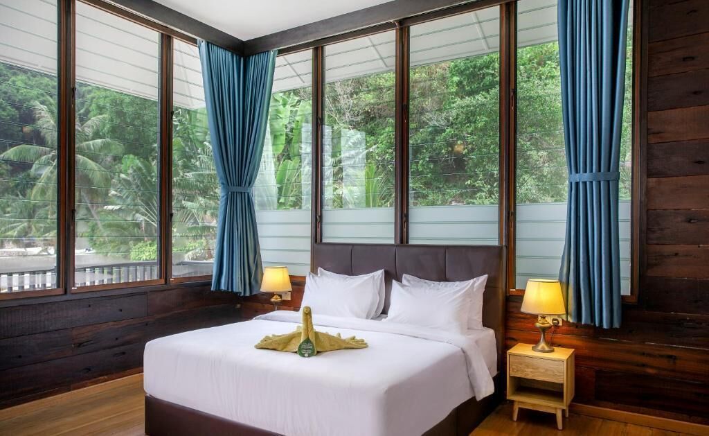 Deluxe Villa, Balcony, Sea View | In-room safe, iron/ironing board