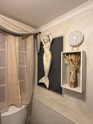 Apartment, 2 Schlafzimmer, Balkon | Badezimmer | Bademäntel, Hausschuhe, Toilettenpapier