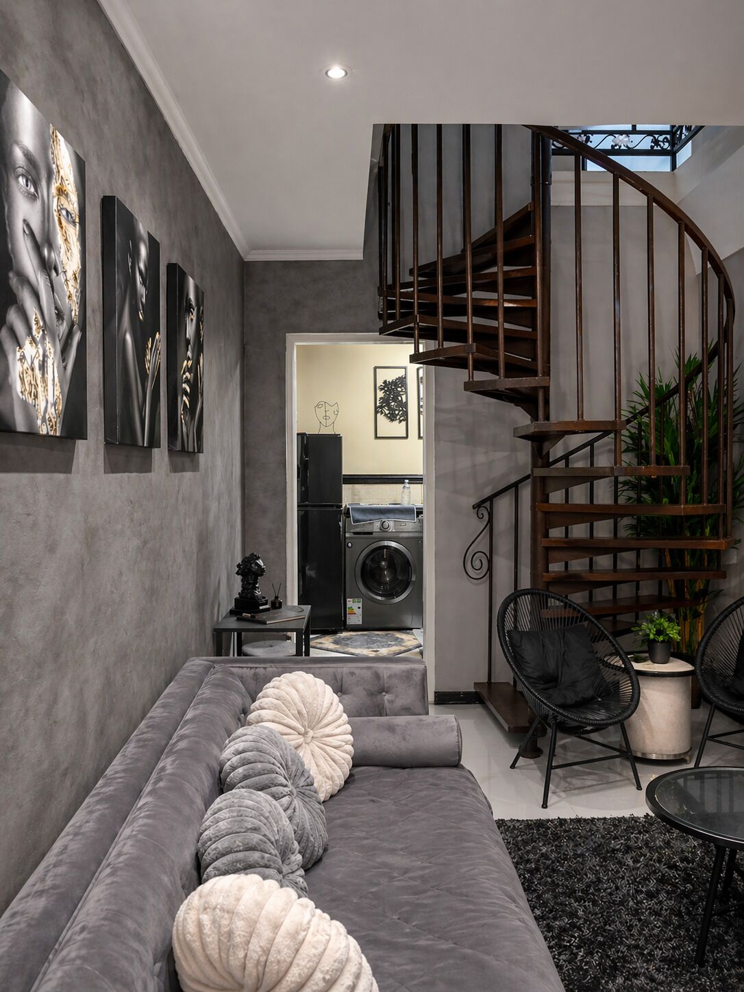 Apartment, 2 Bedrooms, Balcony | Living room | Books