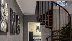 Apartemen, 2 kamar tidur, balkon | Ruang keluarga | Buku