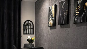 Apartemen, 2 kamar tidur, balkon | Ruang keluarga | Buku