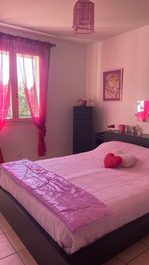 Room - House in the Hérault and Buèges Valley, swimming pool. River, Canoe, Hiking, Caves. (Causse-de-la-Selle)