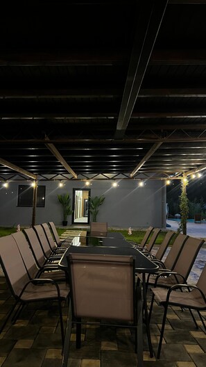 Outdoor dining - Aries Villa Tirana - luxury farm escape (Tirana County)