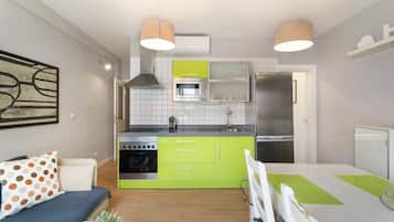 Frigorifero, microonde, forno, piano cottura