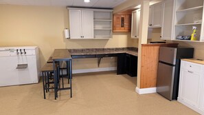 Private kitchen - Cozy Retreat Near Everything | Clean & Comfortable (Charlottetown)