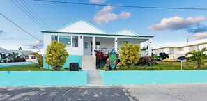 Exterior - Willie By The Sea/Luxury Waterfront/3 King Suites/Newly Renovated/3.5 Bath (Spanish Wells)