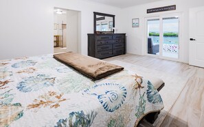 3 bedrooms, iron/ironing board, WiFi, bed sheets - Willie By The Sea/Luxury Waterfront/3 King Suites/Newly Renovated/3.5 Bath (Spanish Wells)