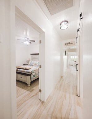 Room - Willie By The Sea/Luxury Waterfront/3 King Suites/Newly Renovated/3.5 Bath (Spanish Wells)