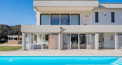 Maison de vacances 'Roxane' avec piscine partagée, Wi-Fi et climatisation