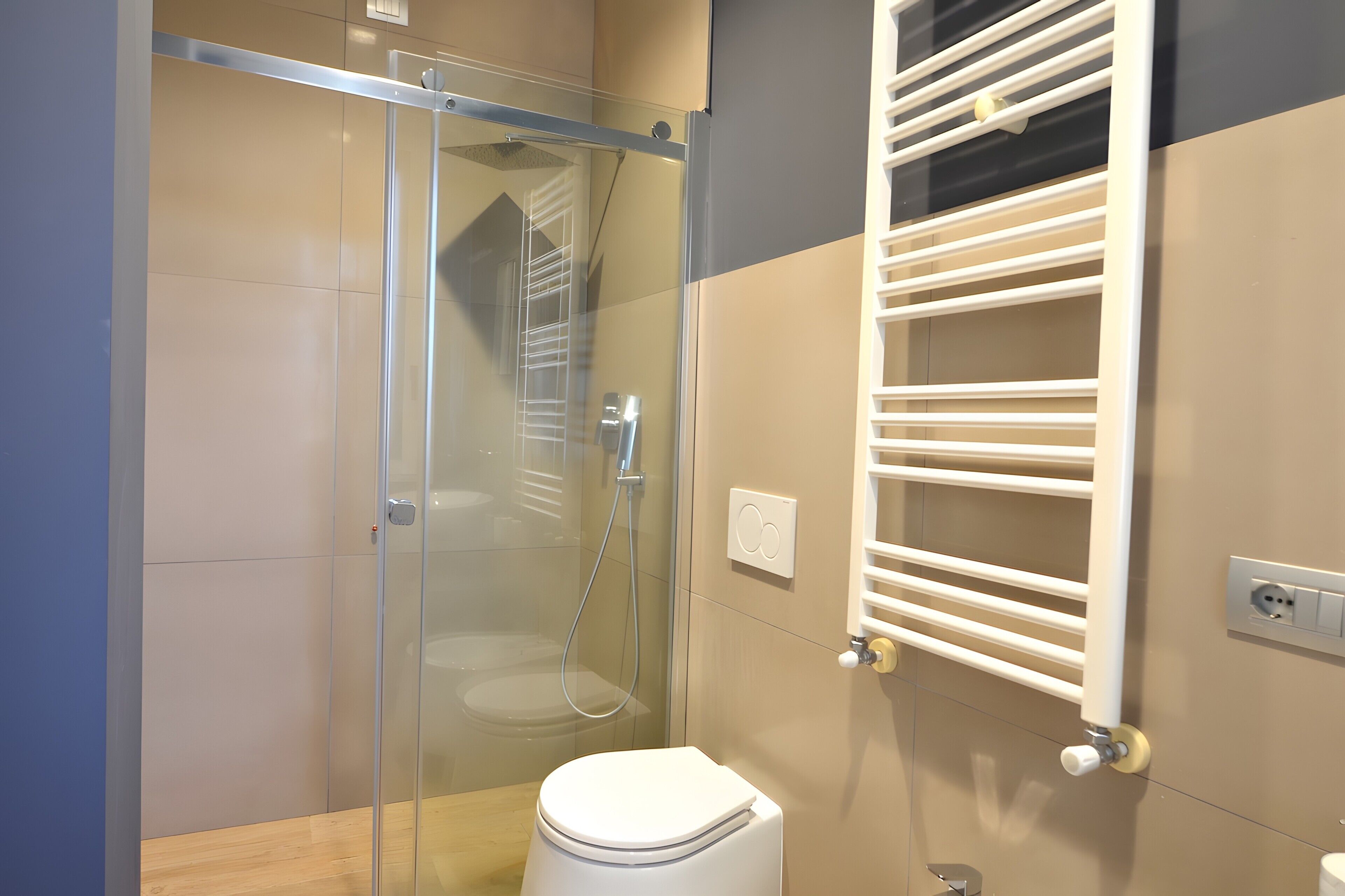 Dusche, Haartrockner, Handtücher