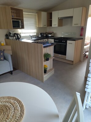 Interior - MOBILE-HOME 38M² - 2 BEDROOMS - SLEEPS 4 (Combourg)