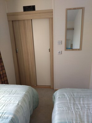 2 bedrooms, iron/ironing board, free WiFi, bed sheets - MOBILE-HOME 38M² - 2 BEDROOMS - SLEEPS 4 (Combourg)