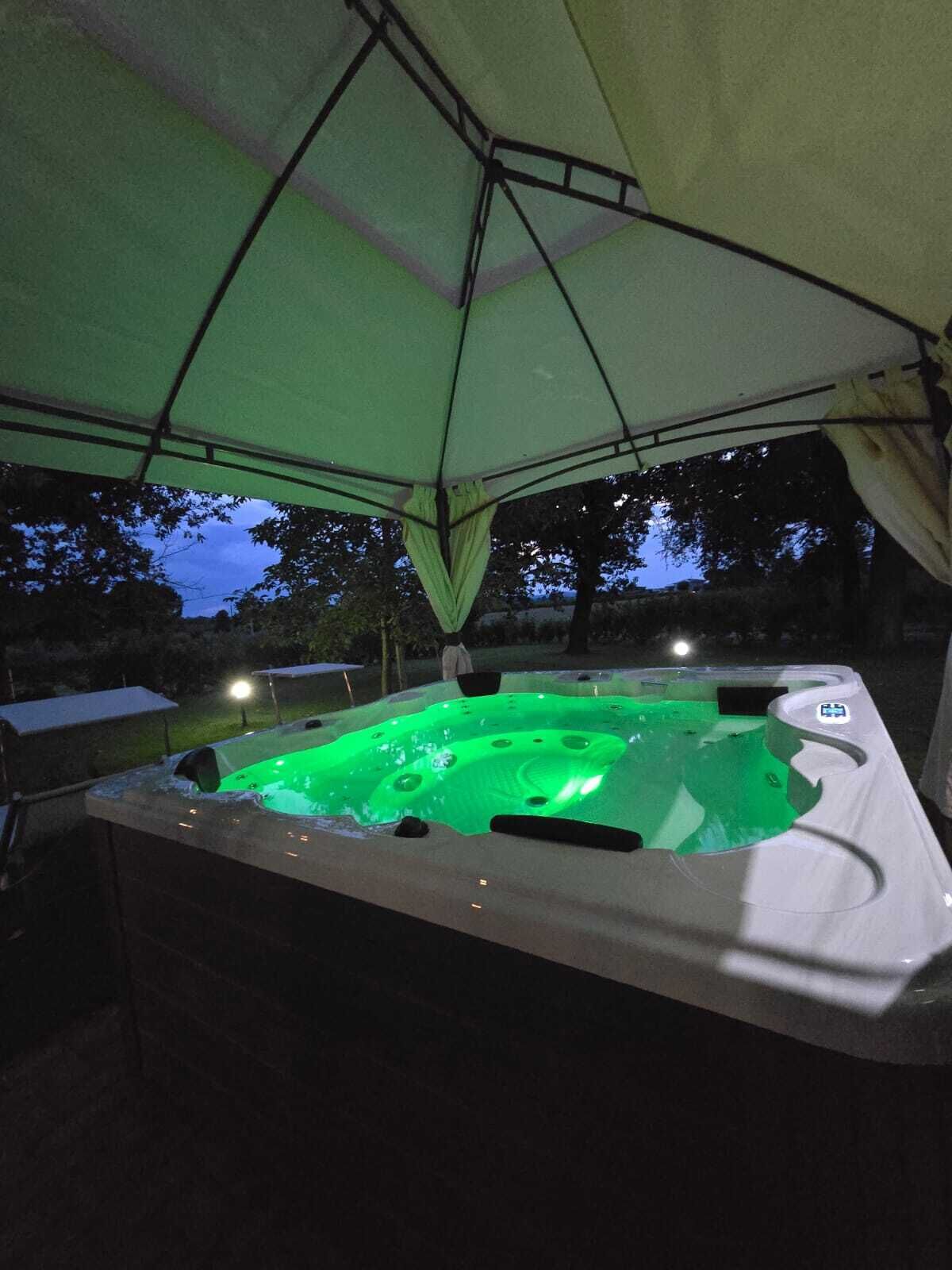 Bain à remous extérieur