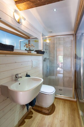 House, Private Pool, Valley View | Bathroom - Casa Alice (Bagni di Lucca)