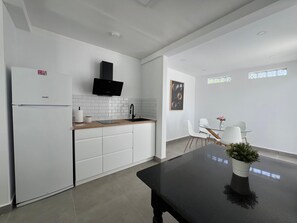 Fridge, microwave, oven, stovetop - Casa Lumina II     . (Chiclana de la Frontera)