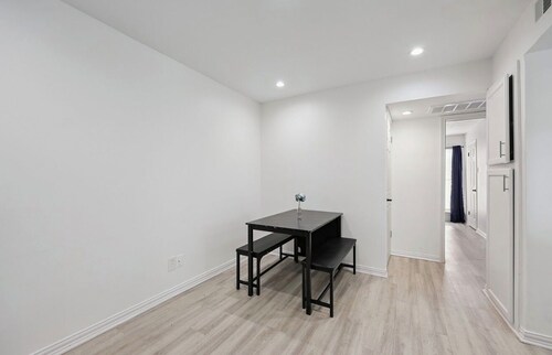 Beautiful 1-bedroom fully furnished condo in vibrant Dallas