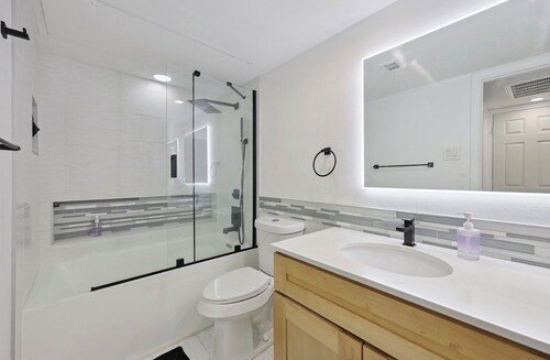 Beautiful 1-bedroom fully furnished condo in vibrant Dallas