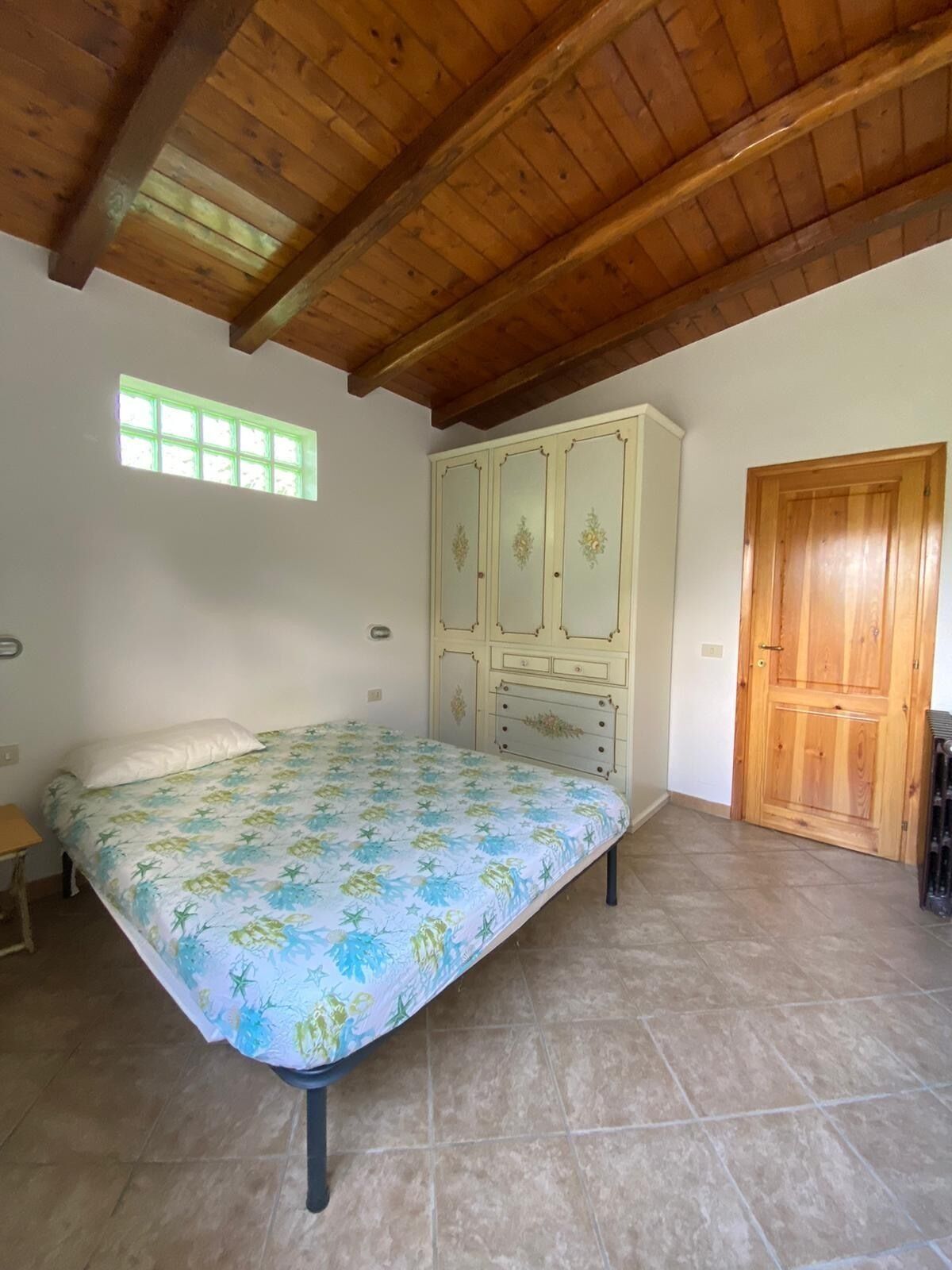 2 bedrooms, iron/ironing board, bed sheets
