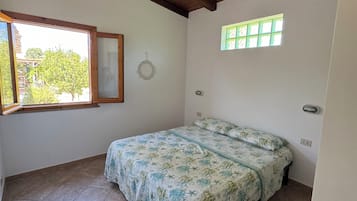 2 bedrooms, iron/ironing board, bed sheets