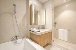 Estudio | Baño | Secadora de cabello, toallas, papel de baño
