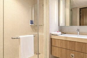 Apartment, 1 Bedroom | Bathroom | Hair dryer, towels, toilet paper