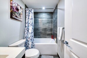 Bathroom - Airy and Comfortable 2BR Stay with Sofa Bed. Stay close to everything! (Toronto)