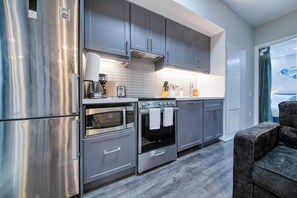 Private kitchen - Airy and Comfortable 2BR Stay with Sofa Bed. Stay close to everything! (Toronto)