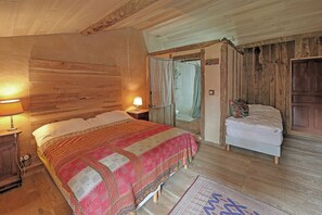 Room - Vrbo Property (Souvigné)