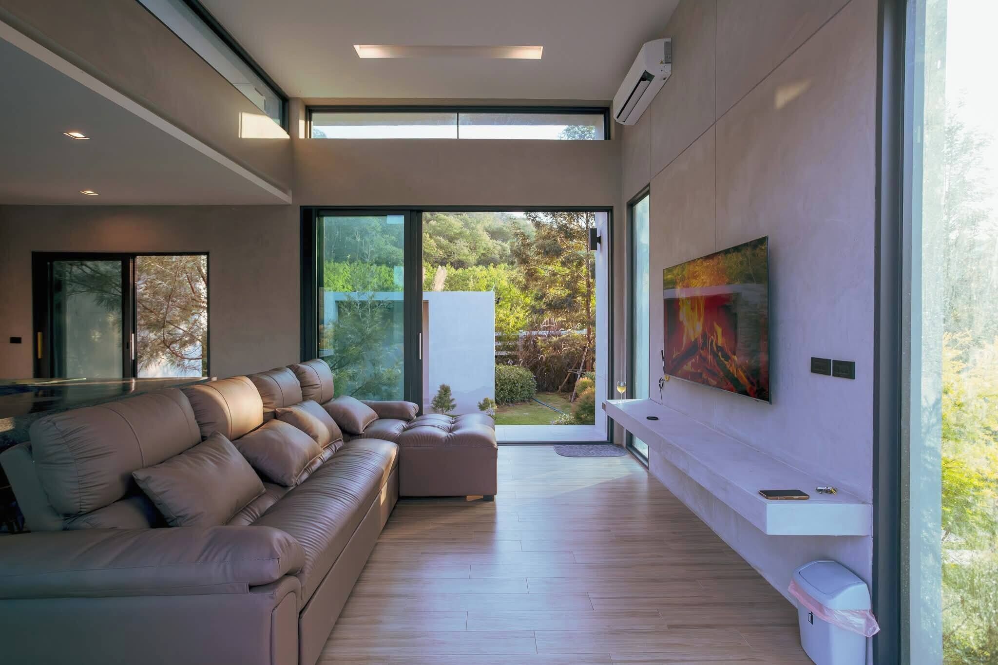 Villa, 2 Bedrooms, Smoking, Private Pool | Living room