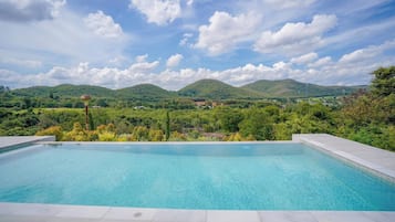 Vila, 2 quartos, para fumantes, piscina particular | Piscina | Piscina externa