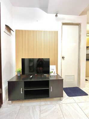 Family Condo, 2 Bedrooms, Kitchen, Courtyard View | Interior - 2BR Urban Deca Homes Banilad by Gerra755 (Mandaue)