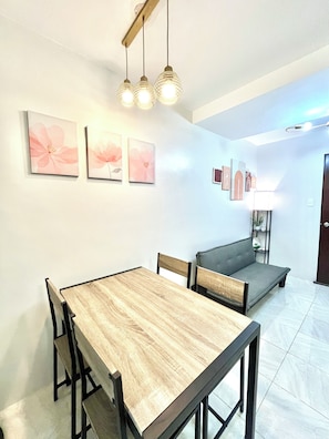 Family Condo, 2 Bedrooms, Kitchen, Courtyard View | Bahagian dalam