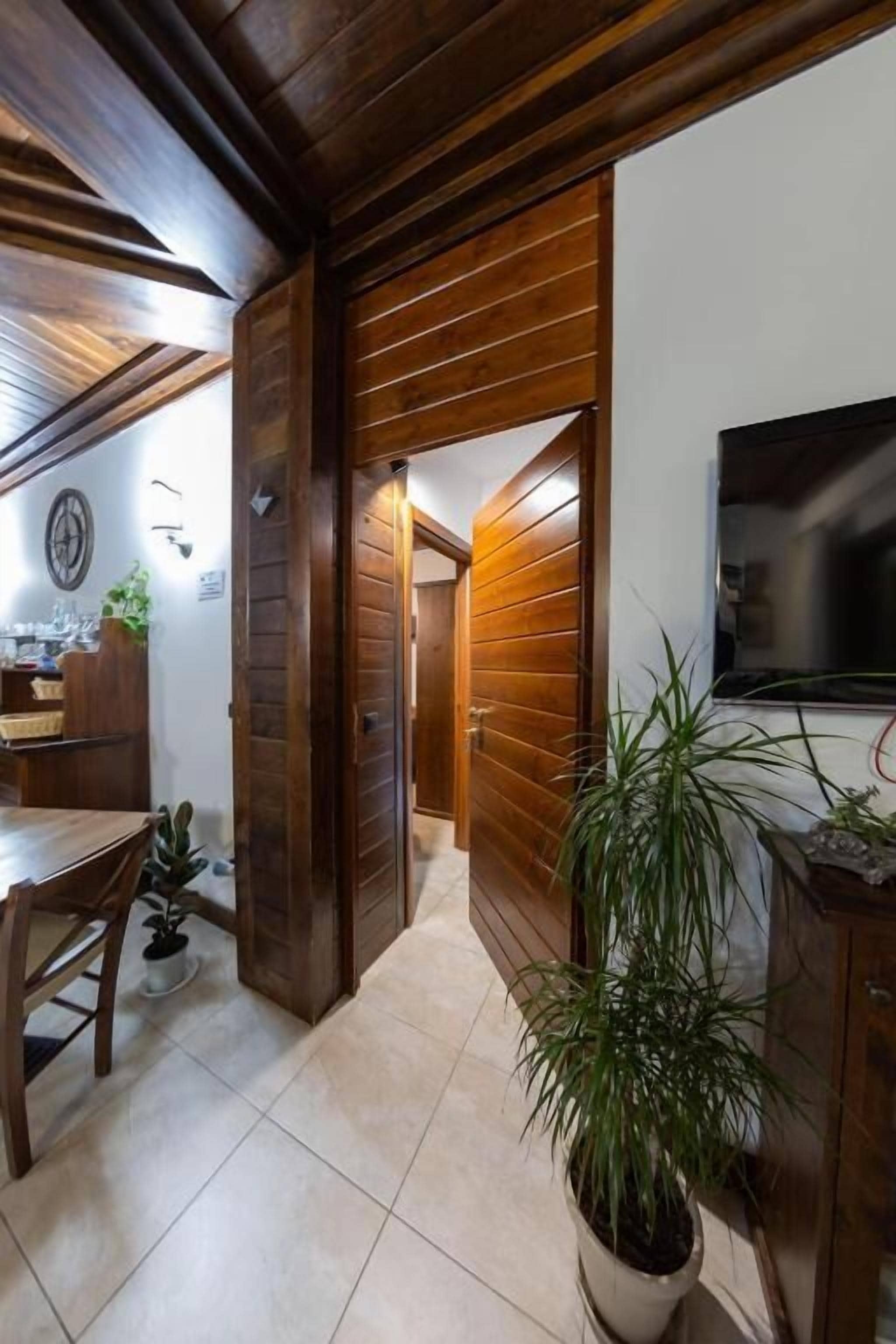 Chambre Économique Double ou avec lits jumeaux, vue cour intérieure | Intérieur