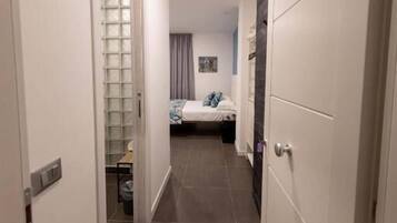 Chambre Double Supérieure, vue cour intérieure