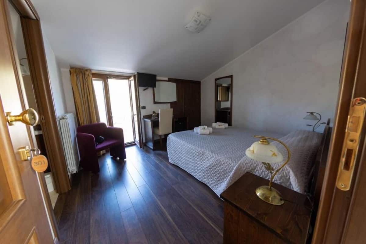 Classic Double Room, Mountain View