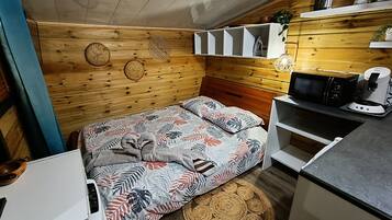 1 chambre, fer et planche à repasser, Wi-Fi, draps fournis