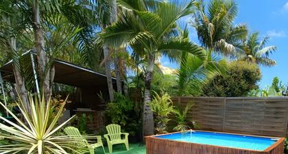 Cabin 'La Cabane Des Tropiques' mit privatem Pool, WLAN und Klimaanlage