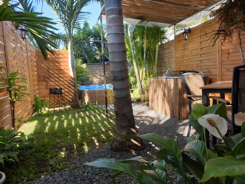 Cabin 'La Cabane Tropicale' mit privatem Pool, WLAN und Klimaanlage