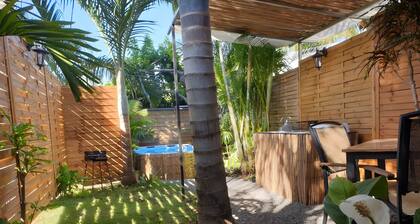 Cabin 'La Cabane Tropicale' mit privatem Pool, WLAN und Klimaanlage